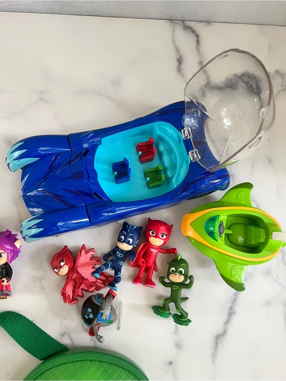 PJ Masks Deluxe Cat Car, Gekko Mobile, Gekko Amulet with Assorted Figures
